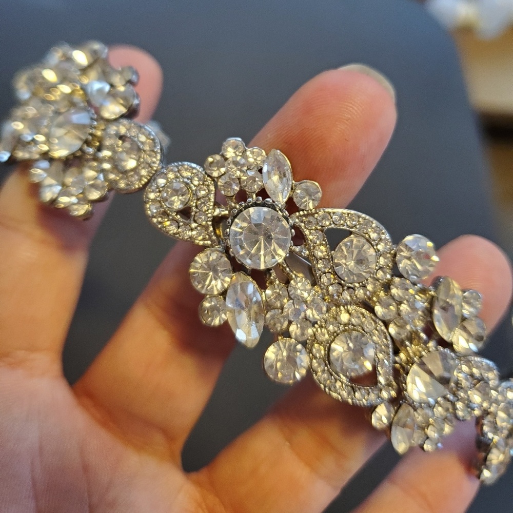 Elegant shiny headband